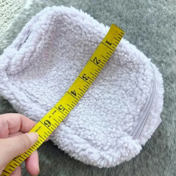 NWOT Sherpa Waist Sling Fanny Pack Bag - Picture 11 of 12